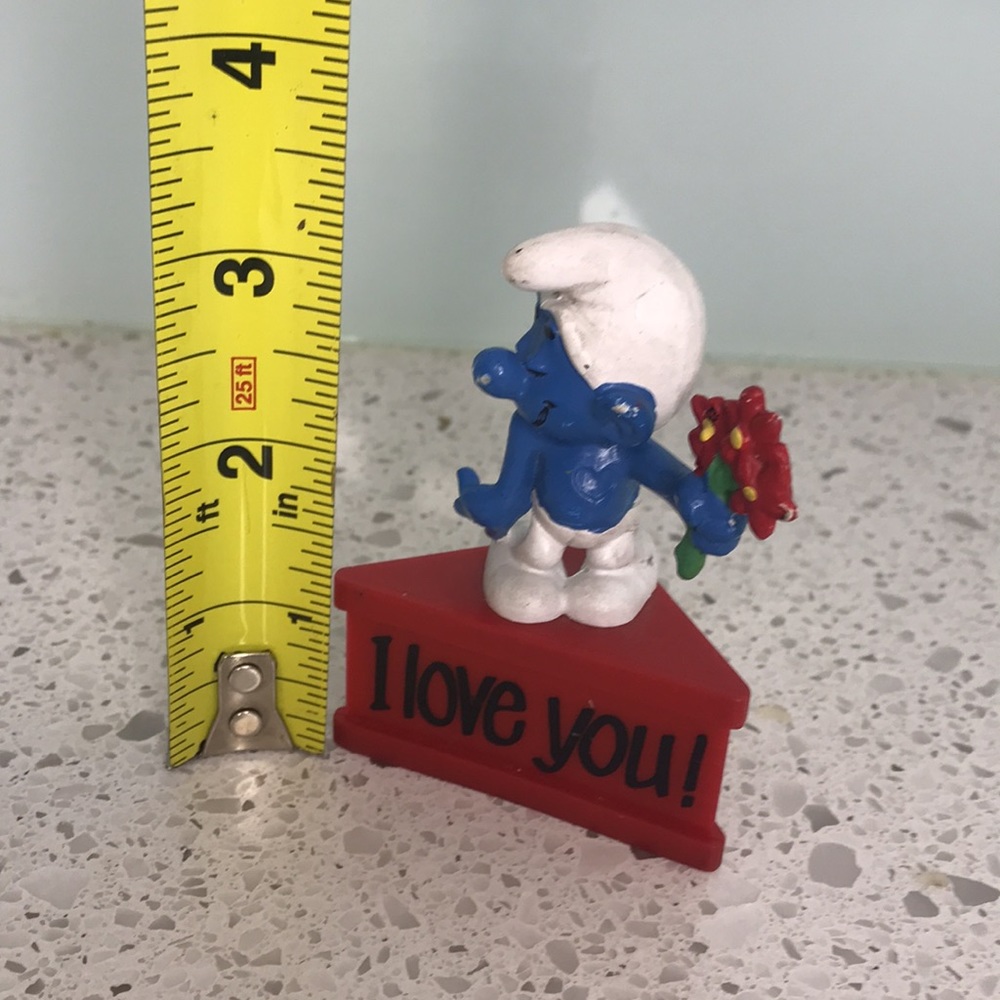 Vintage 1980s Bashful Smurf figure toy with stand - Picture 6 of 6
